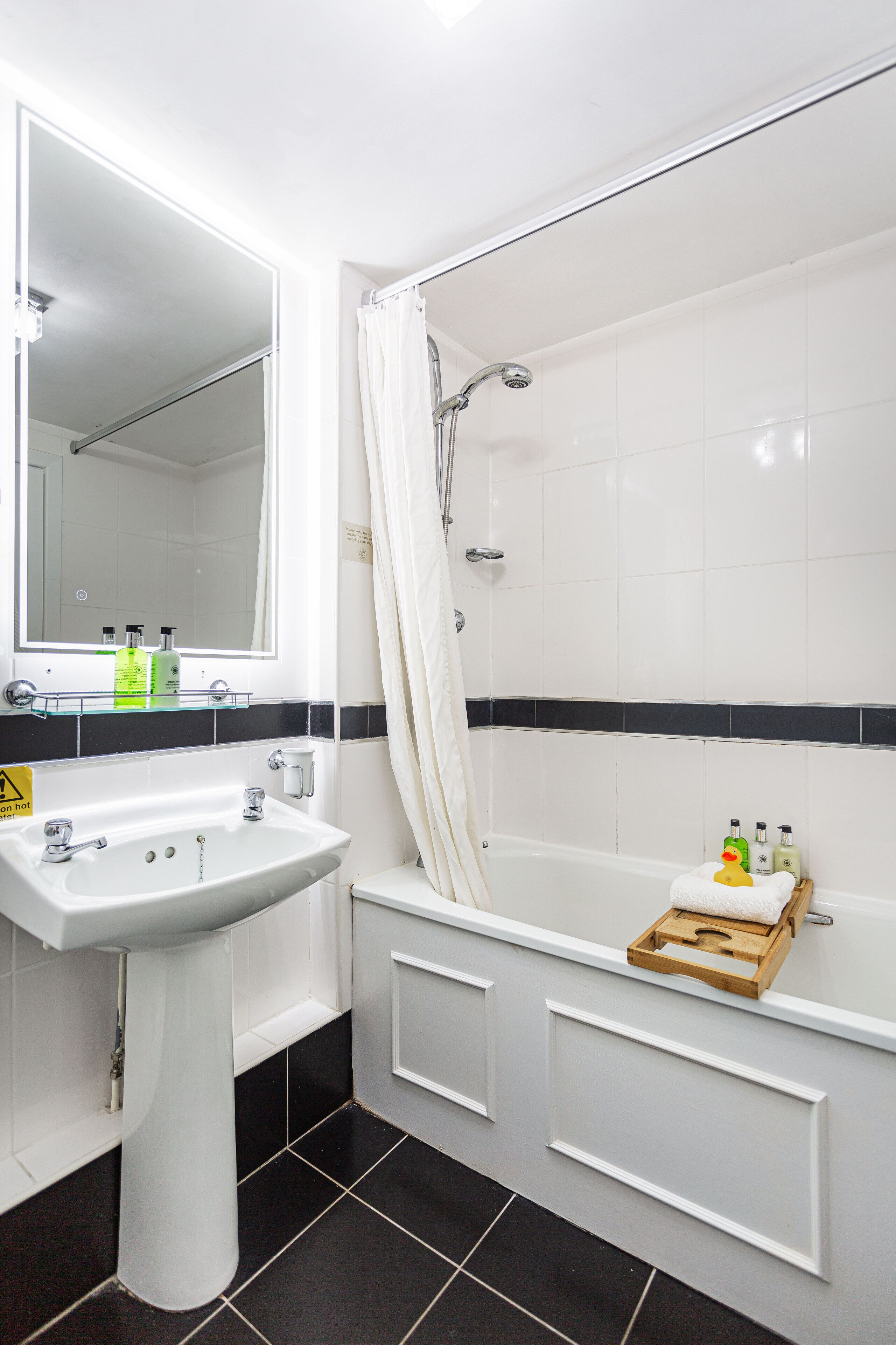 Deluxe Double Room | Bathroom