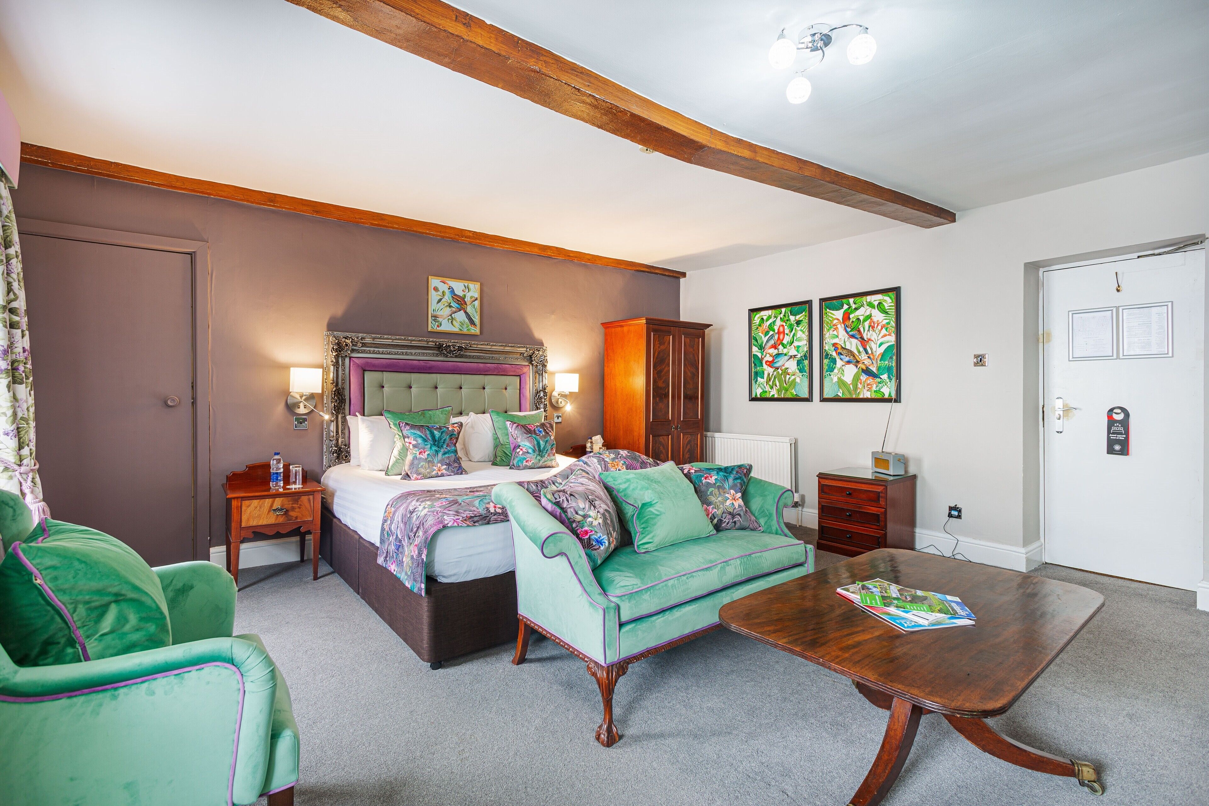 디럭스 더블룸 | 고급 침구, 각각 다른 스타일의 인테리어, 각각 다르게 가구 비치, 책상