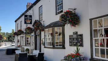 รับประทานอาหารกลางแจ้ง