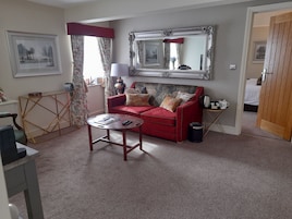 Deluxe Suite | Premium bedding, individually decorated, individually furnished, desk