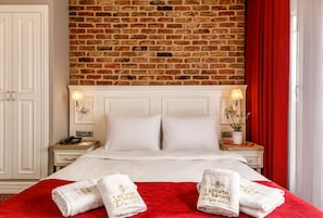 Comfort Double Room | Hypo-allergenic bedding, minibar, in-room safe, desk - La Porte de Taksim (Istanbul)