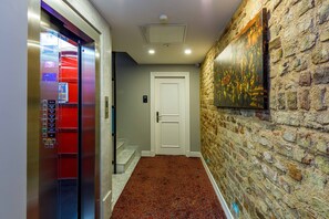 Comfort Double Room | Hypo-allergenic bedding, minibar, in-room safe, desk - La Porte de Taksim (Istanbul)