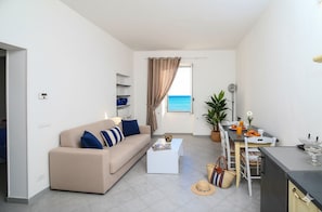 Apartment | Wohnbereich | Fernseher