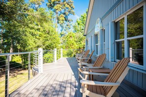 Terrace/patio - Whitecaps: Intracoastal Waterway Home with Pool Table, Ping Pong, Dock (Oak Island)