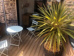 Outdoor dining - Magnificent apartment/spa, river view, town center, quiet location, garage. Near the sea (Landerneau)