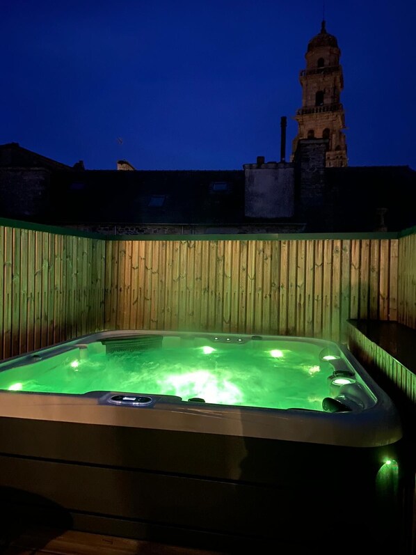 Bain à remous extérieur