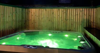 PROMOTION juillet : Magnifique  spa , vue riviĂšre, garage. Proche mer