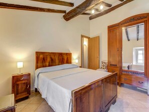 3 bedrooms, iron/ironing board, WiFi