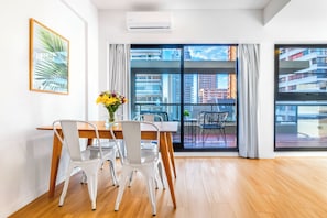 Appartement, terrasse | Restauration dans la chambre