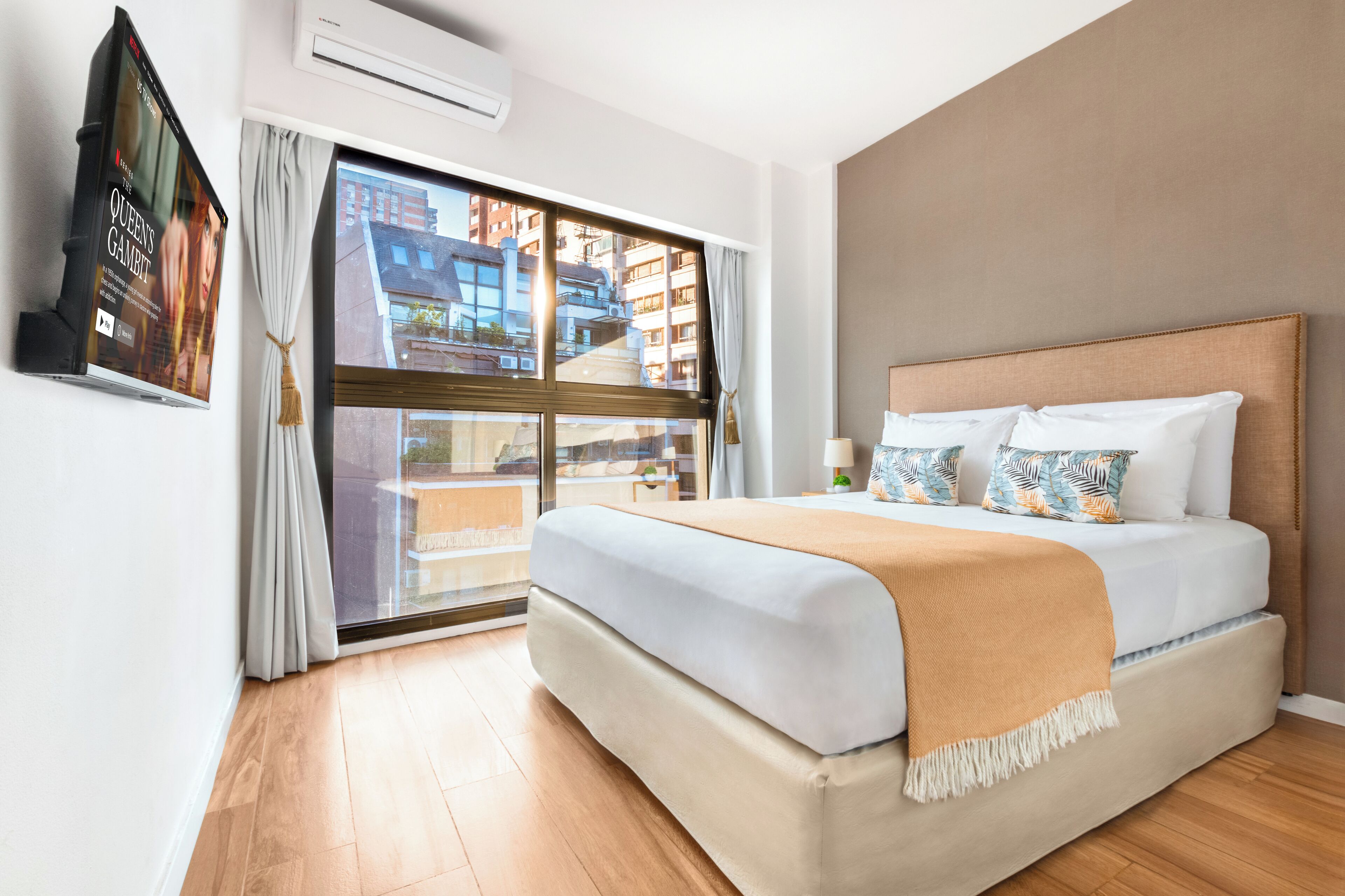 Colchones con pillow-top y espacio para trabajar con laptop 