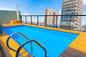 Sesongbasert utendørsbasseng