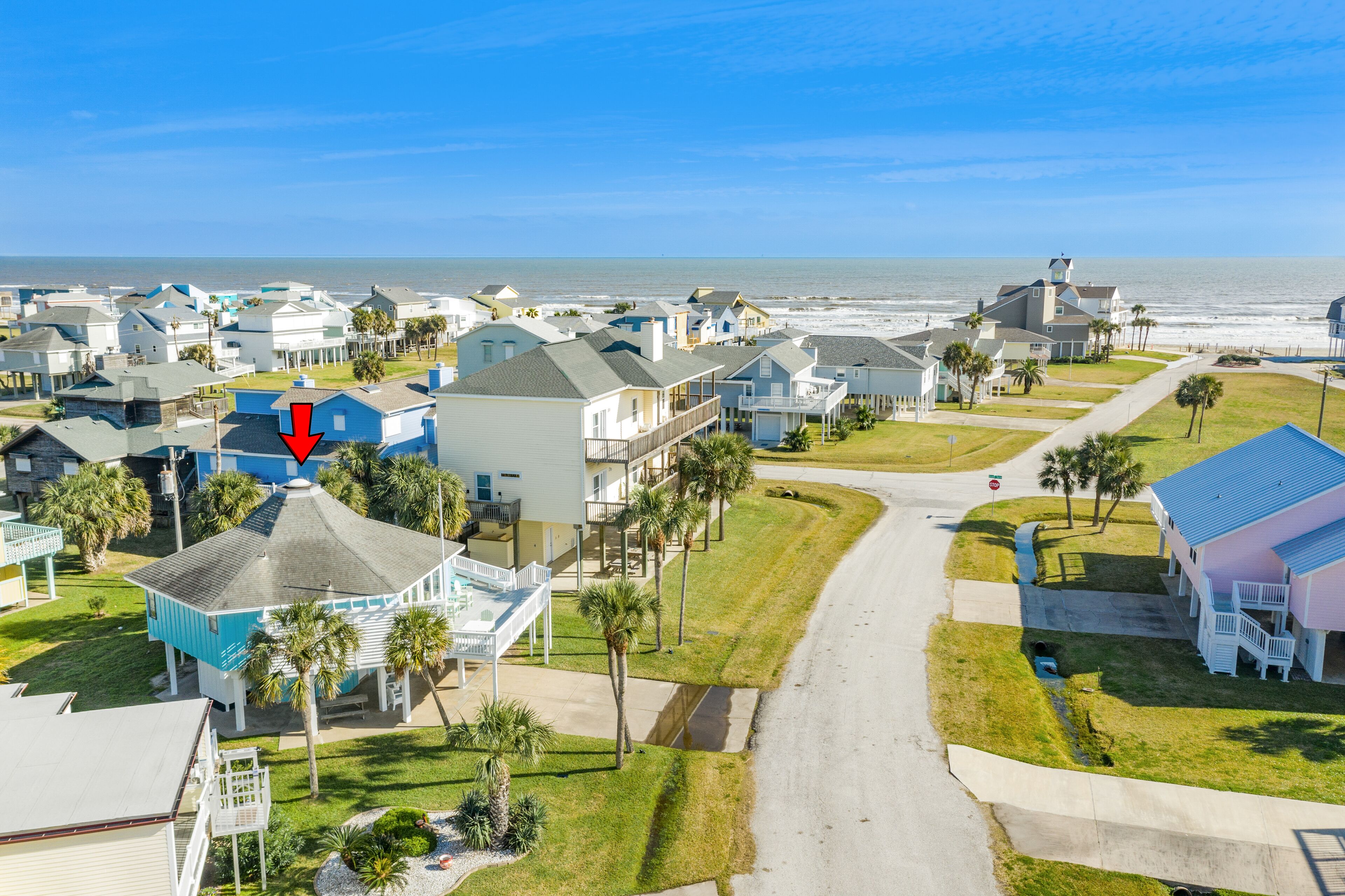 Bright & Cheerful Dog Friendly Home w/ Open Deck - 200 Steps from Beach!