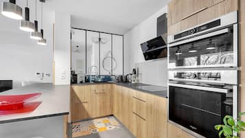 Fridge, microwave, oven, dishwasher