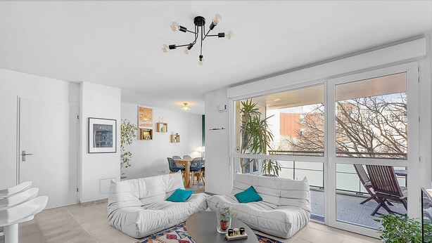 A modern living room with white sofas, a coffee table, and a large window offering a view of the outdoors. - Beautiful And Spacious Apt At 19 Min From Downtown (Toulouse)