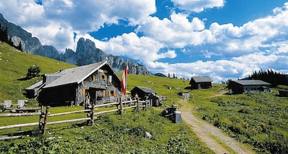 Malerische Wohnung mit AuĂenpool