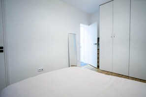 1 chambre, fer et planche à repasser, Wi-Fi, literie fournie
