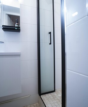 Séchoir à cheveux, serviettes fournies