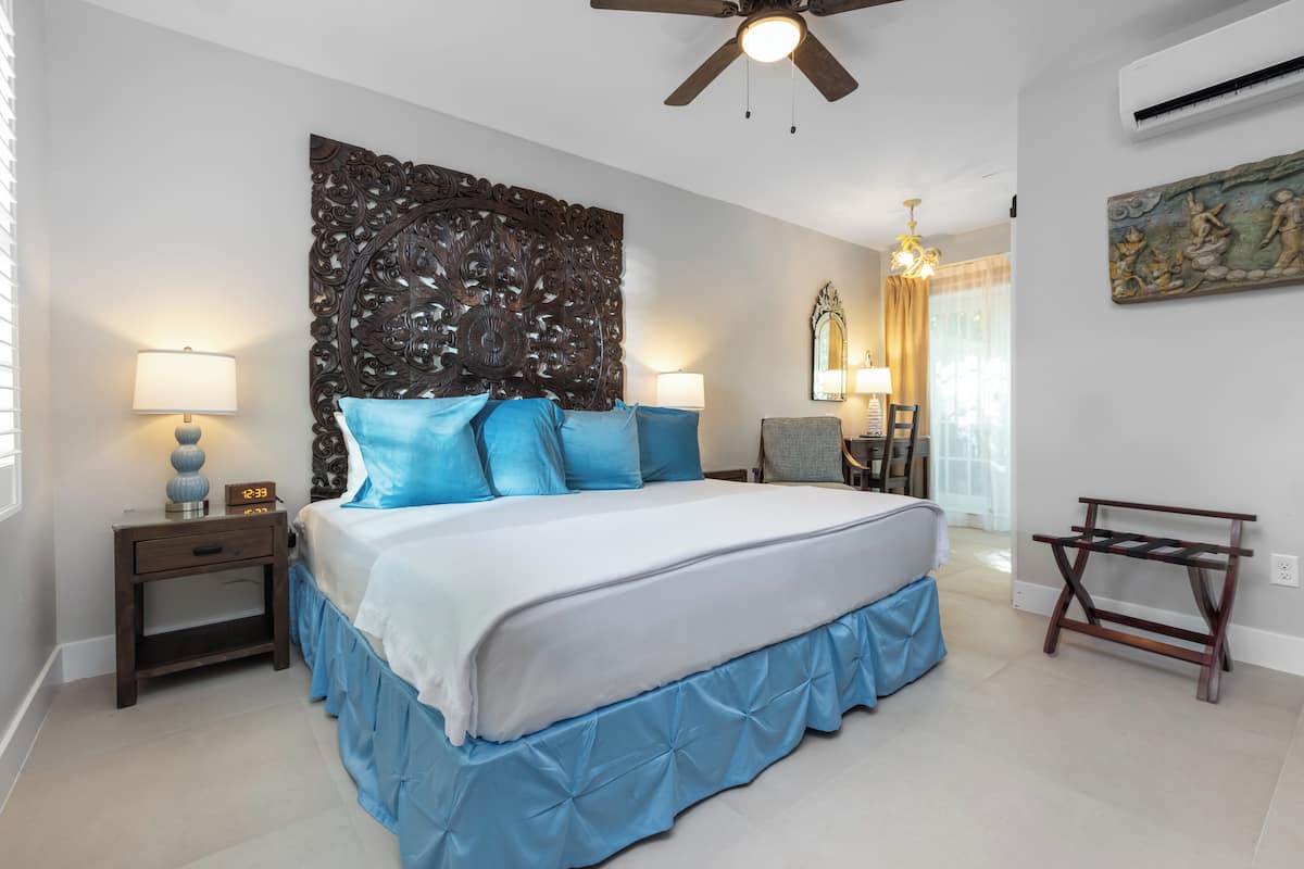 Room | 2 bedrooms, premium bedding, blackout curtains, iron/ironing board