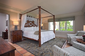 Premium bedding, blackout curtains, iron/ironing board - Shangri-La Springs (Bonita Springs)