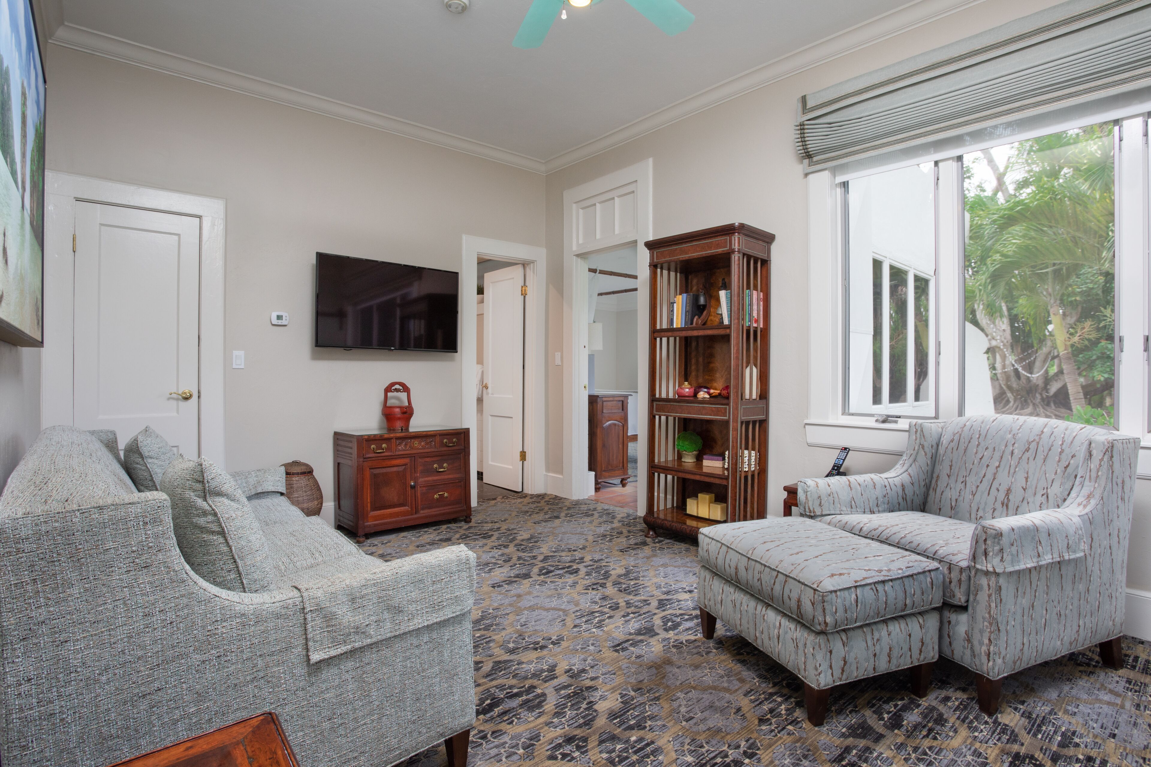 suite | living area | 55-inch smart tv with cable channels