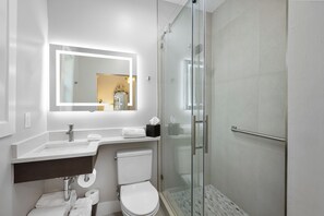 Quarto | Banheiro | Chuveiro/banheira combinados, ducha de hidromassagem