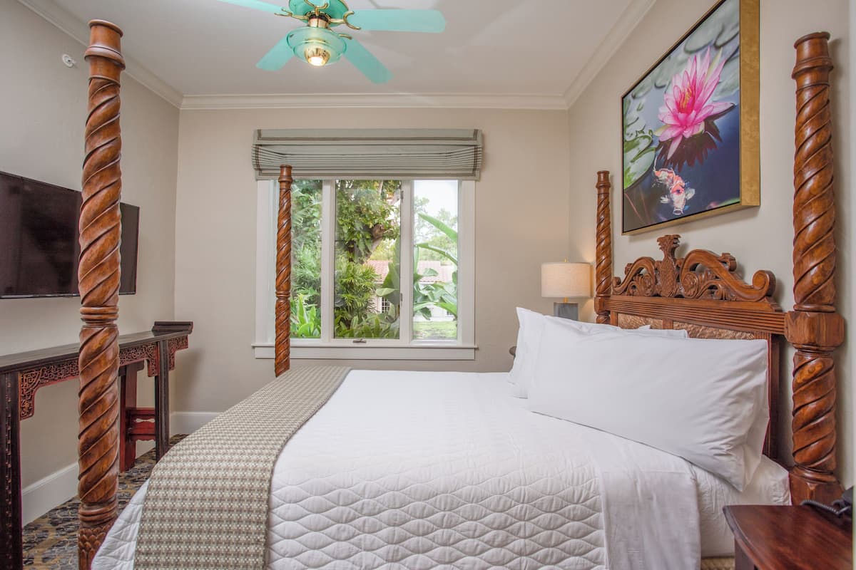 Suite | 2 bedrooms, premium bedding, blackout curtains, iron/ironing board