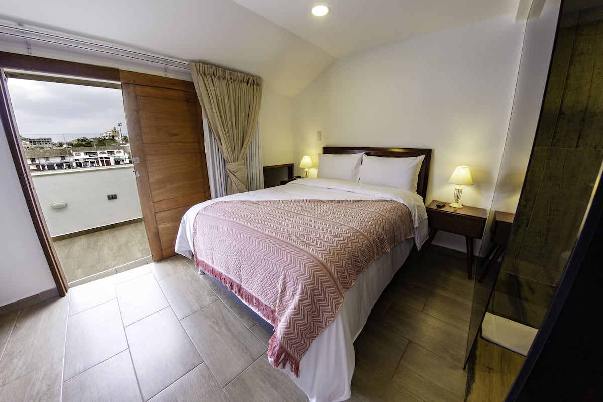 Comfort Studio Suite | In-room safe, blackout curtains, iron/ironing board, free WiFi