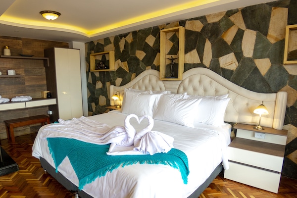 Caja de seguridad en la habitación y cortinas blackout