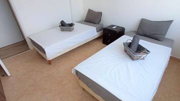 3 bedrooms, desk, iron/ironing board, travel crib