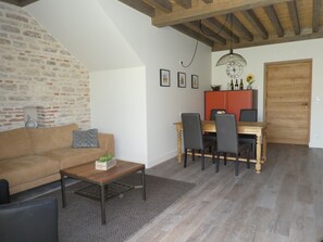 TV, books - LE GRAIN DE BLE (Levernois)