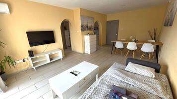 2 bedrooms, iron/ironing board, WiFi, bed sheets
