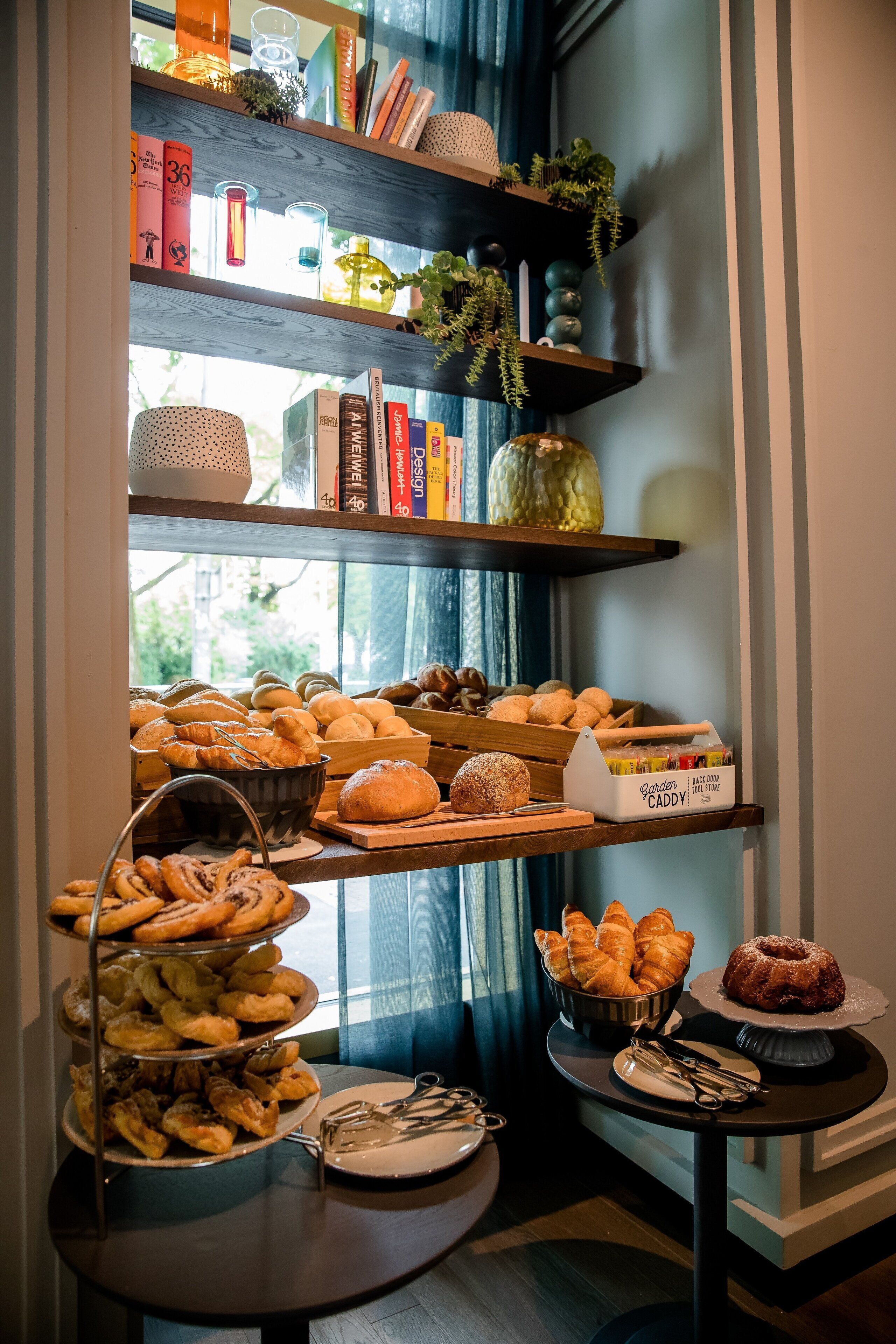 daily buffet breakfast for a fee