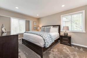 6 bedrooms, desk, iron/ironing board, free WiFi