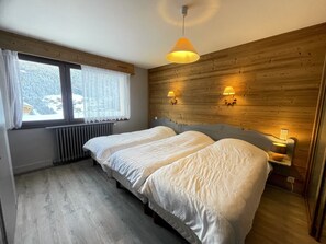1 habitación, tabla de planchar con plancha y wifi gratis 