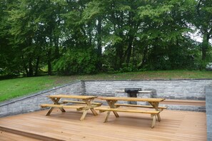Outdoor dining - Eco Hilltop Home in Falaën (Falaën)