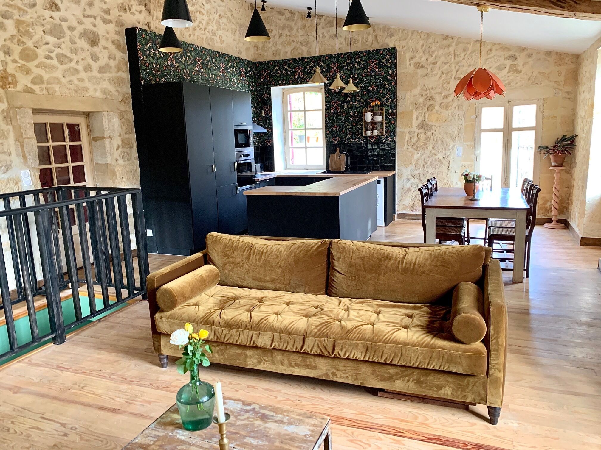 18th century stone house 25 km from Bordeaux