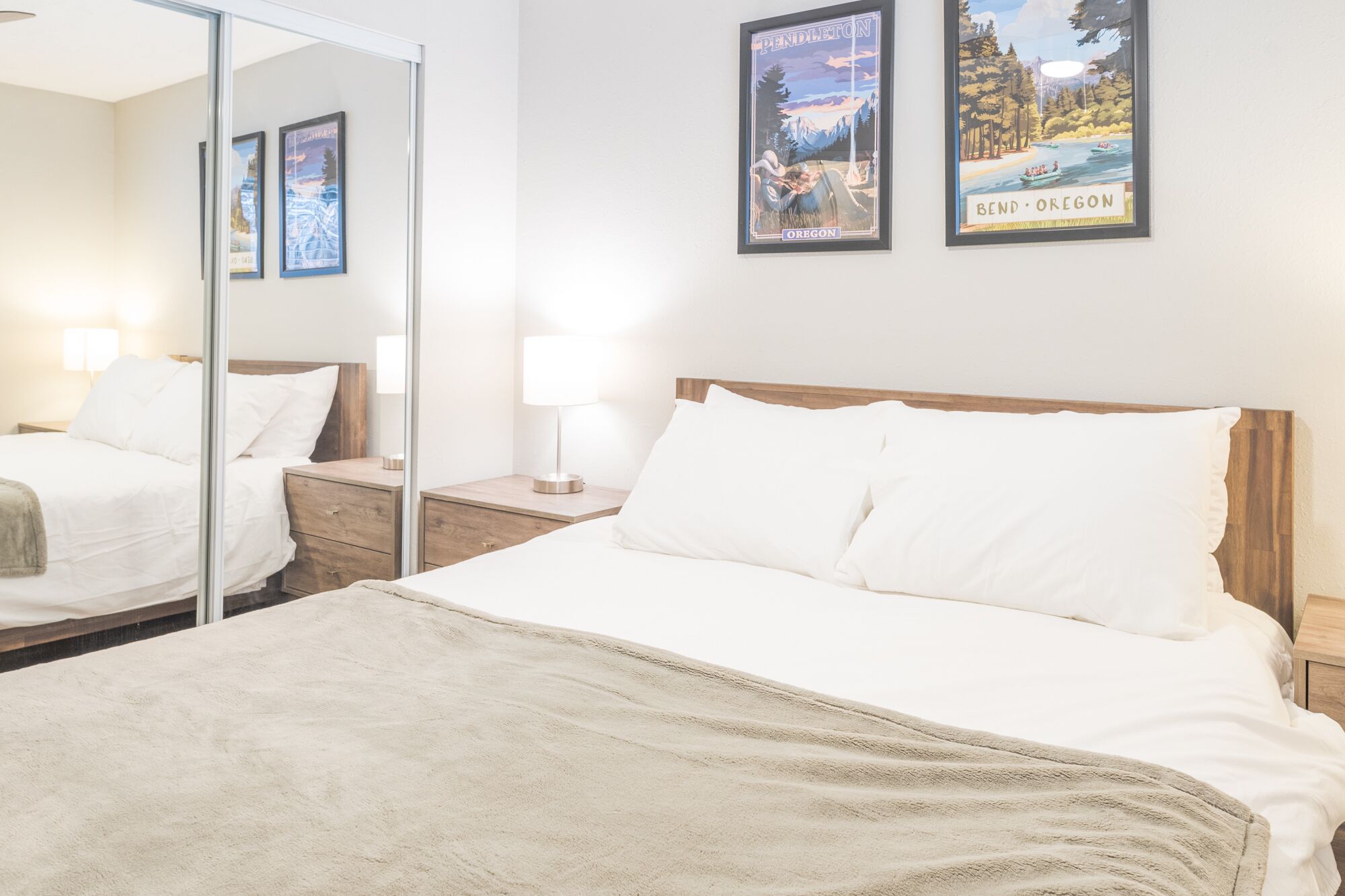 New Listing! Close to food carts ~ park ~ shopping