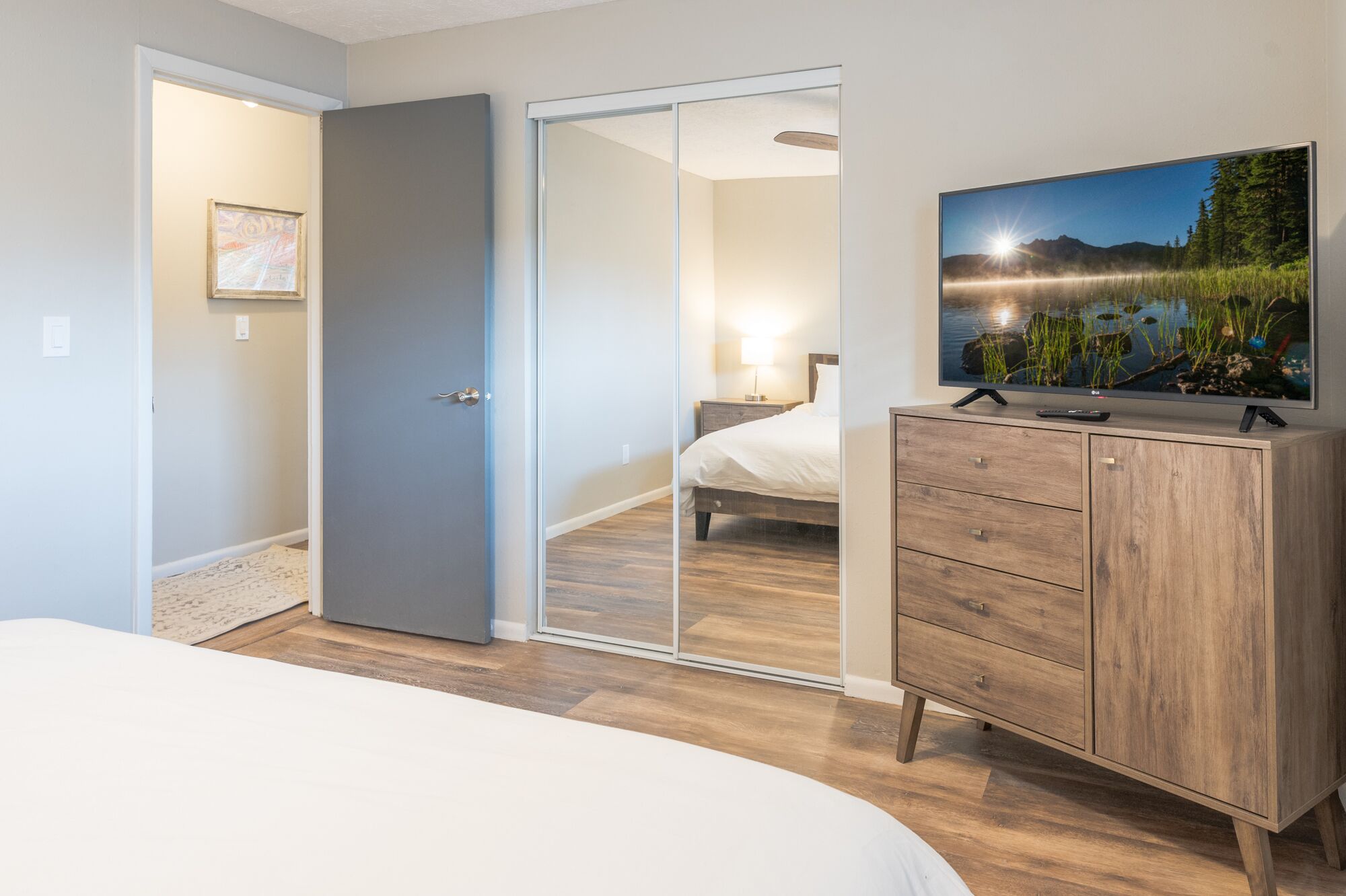 New Listing! Close to food carts ~ park ~ shopping