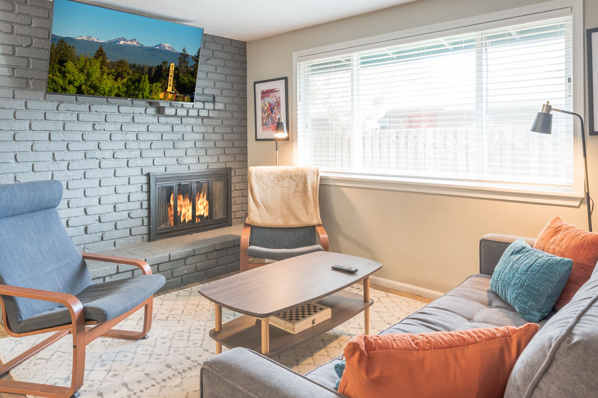 New Listing! Close to food carts ~ park ~ shopping