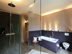 Bathtub - Rustic Charm, Modern Comfort (Latour)