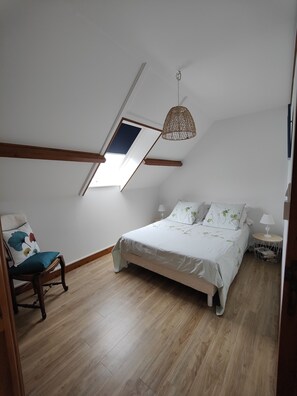 3 bedrooms, iron/ironing board, travel cot, free WiFi