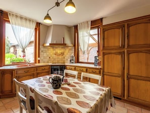 Kühlschrank, Mikrowelle, Ofen, Geschirrspüler