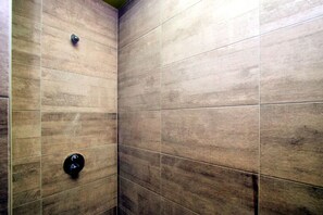 Shower, towels