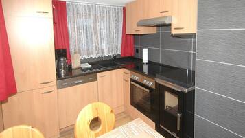 Oven, stovetop, dishwasher, coffee/tea maker