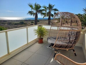 Terrace/patio - SEA FRONT T3 with direct beach & pool access ANCV holiday checks accepted (Saint-Cyprien)