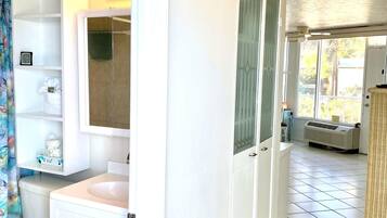 Shower, hair dryer, towels, shampoo