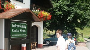 A sign for 'Ferienwohnung Christa Siefert' with a website address.
