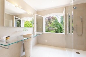 Bathtub