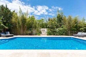 Outdoor pool - Magnificent villa, Valbonne, ideal for receptions (Valbonne)