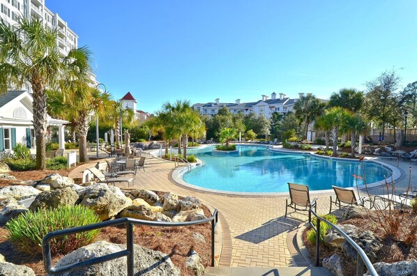 Outdoor pool - Stylish Grand Sandestin 6th Floor 1BR Condo - Renovated (Miramar Beach)